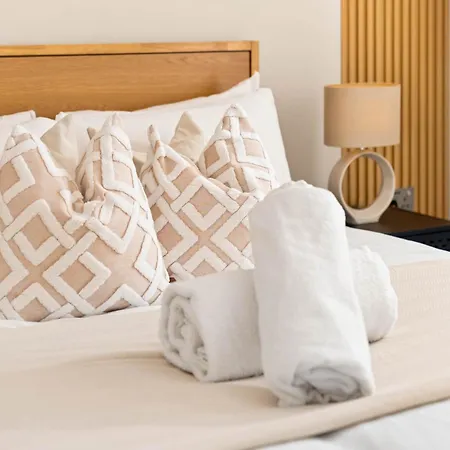 Luxury 2 Bedroom - Juliet Balcony - Fast Wifi - Netflix 706sw Apartment Birmingham