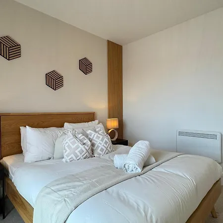 Luxury 2 Bedroom - Juliet Balcony - Fast Wifi - Netflix 706sw
