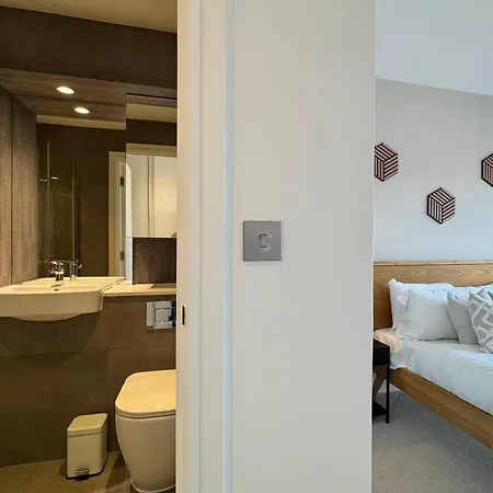 Luxury 2 Bedroom - Juliet Balcony - Fast Wifi - Netflix 706sw *
