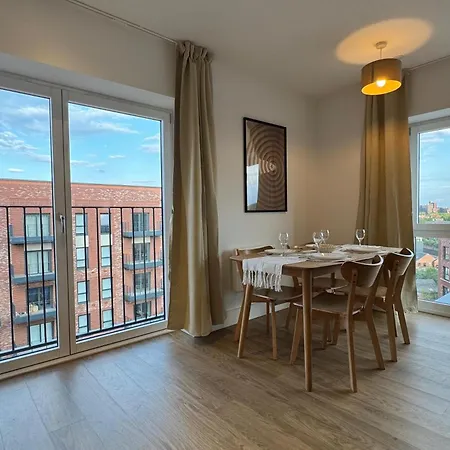 Luxury 2 Bedroom - Juliet Balcony - Fast Wifi - Netflix 706sw Birmingham